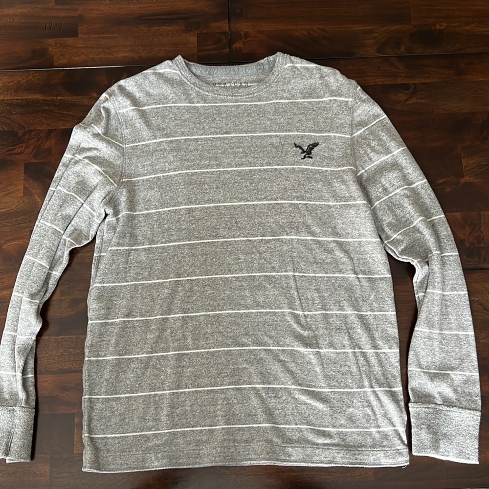 American Eagle Outfitters Men’s Crew Neck Long Sleeve Tee.